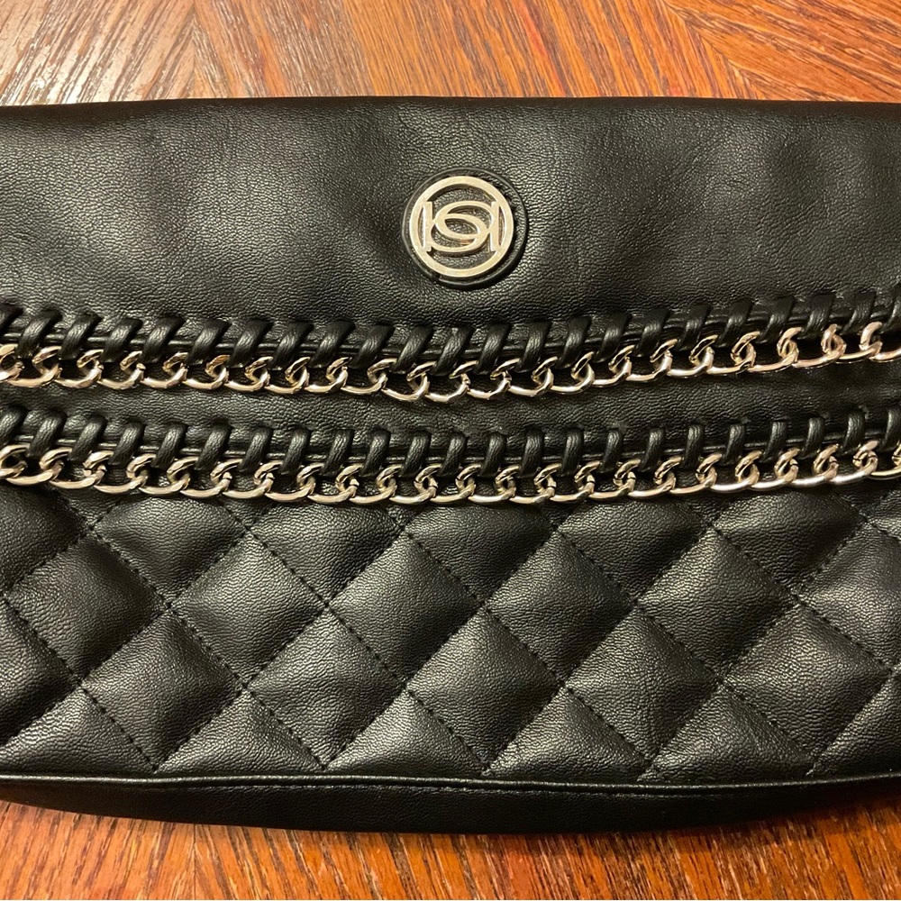 Bebe Gold Chain Quilt Cushion Style Faux Leather Clutch! - Picture 4 of 15